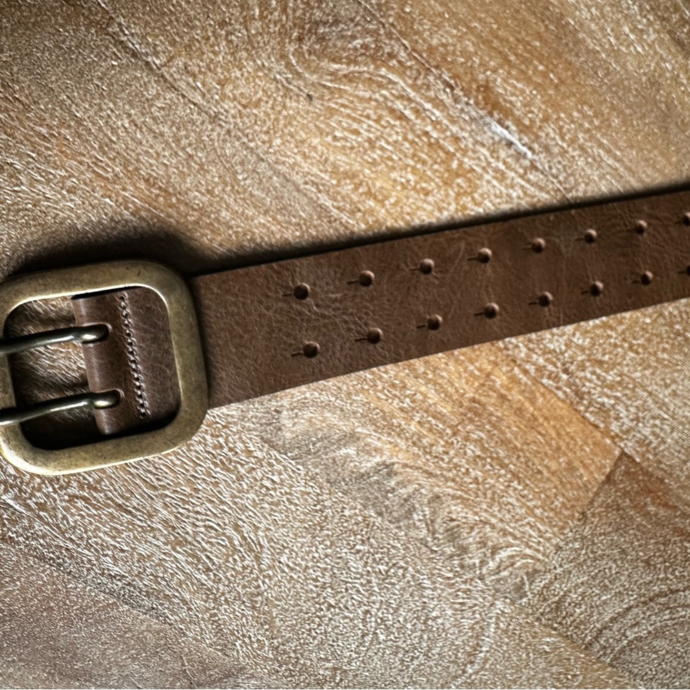 Women’s brown leather belt